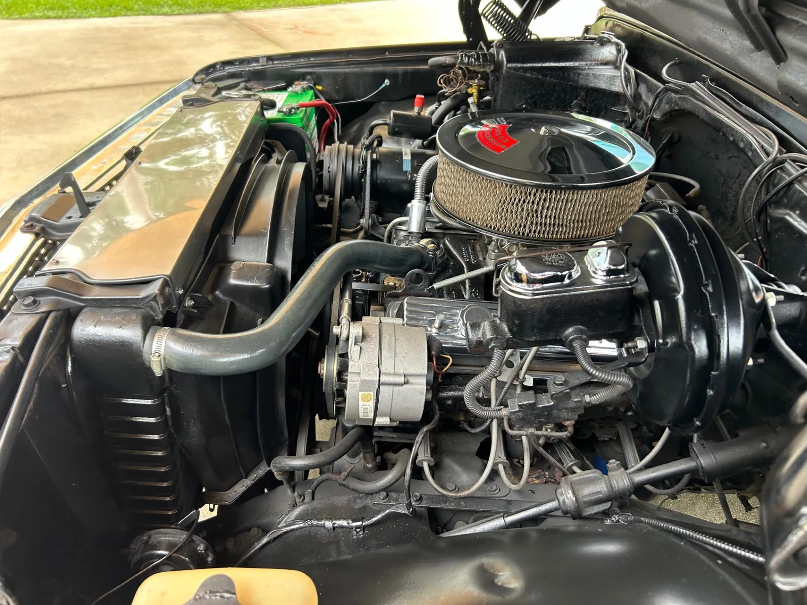 Engine bay of the 1970 Chevrolet C10